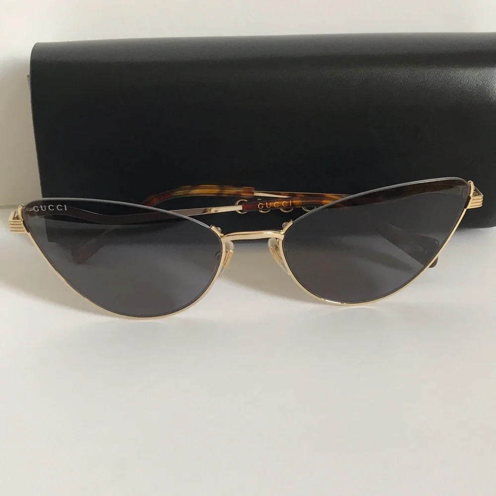 New Authentic Gucci Gg1006s Women's Cat Eye Sunglasses in Gold with Gray Lenses